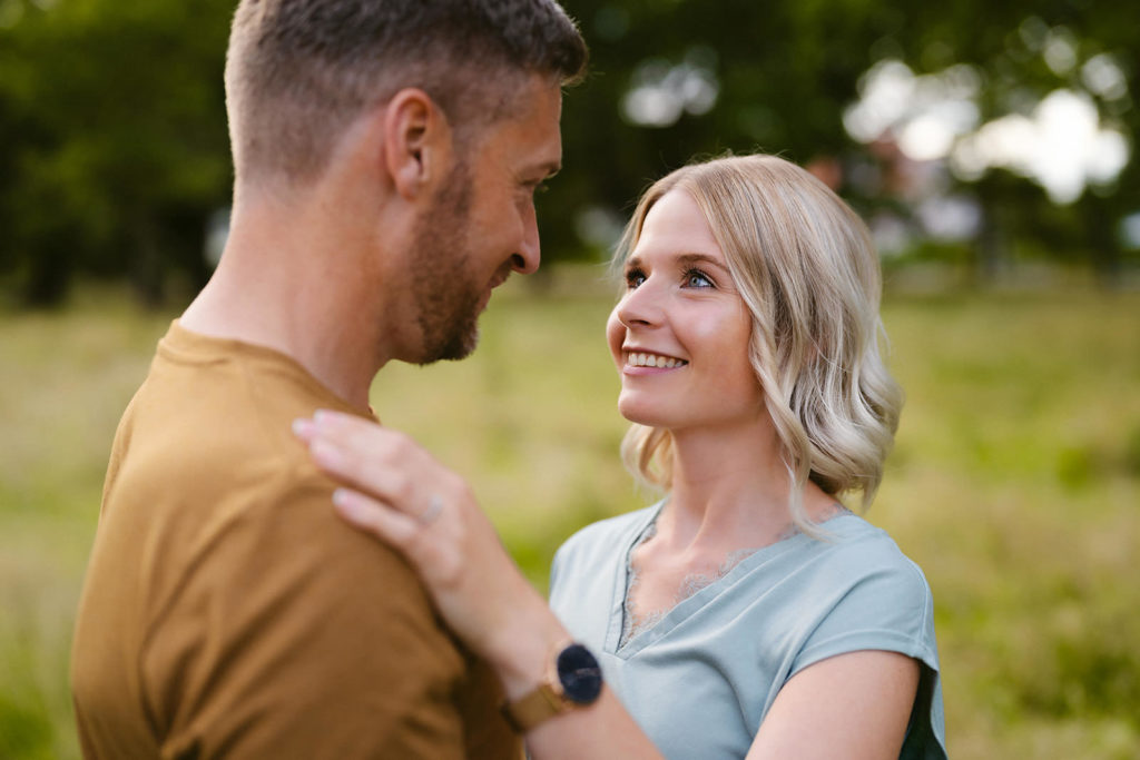 florian holl - hochzeitsfotograf florian holl fotograf engagement verlobung hochzeitspaar brautpaar heiraten goettingen kassel baunatal loewenhof Lohfelden 1